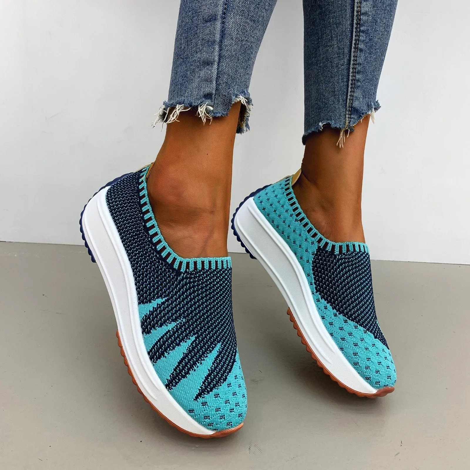 Women's lightweight breathable fly knit sneakers flat slip on comfort walking shoes